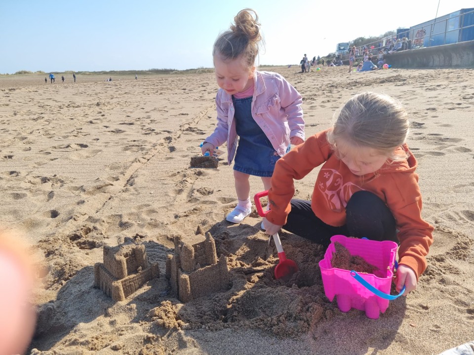 kids playing in sand.